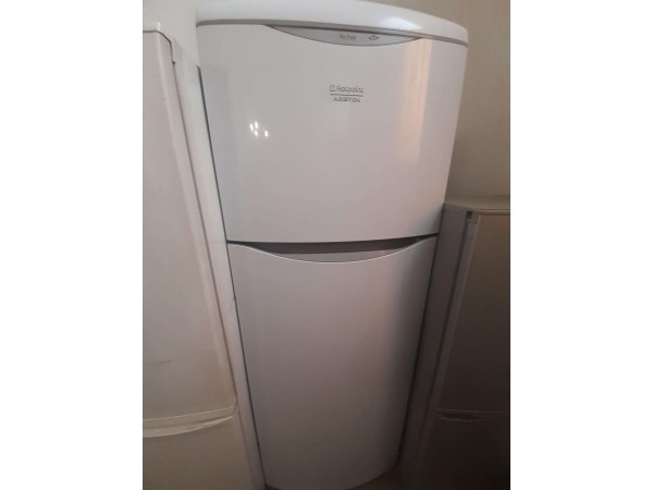 Használt Ariston DF01FF NoFrost felülfagyasztós hűtőszekrény [H13133] 