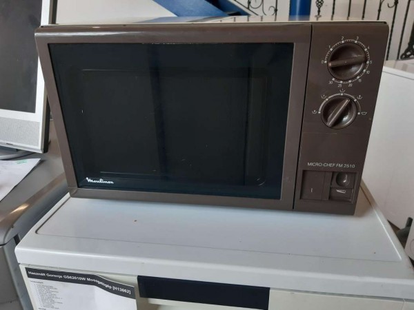 Használt Moulinex FM2510 mikrohullámú sütő [H14174] 