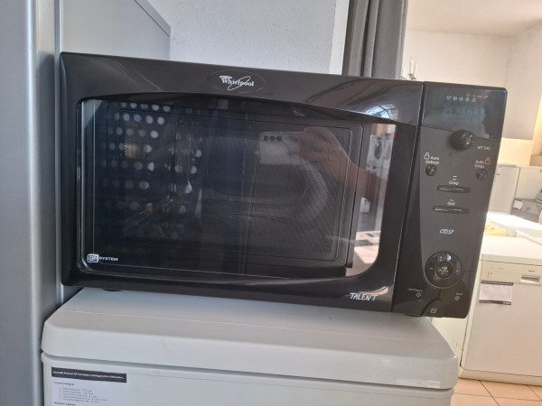 Használt Whirlpool MT 243/BL Mikrohullámú Sütő [H15879] 