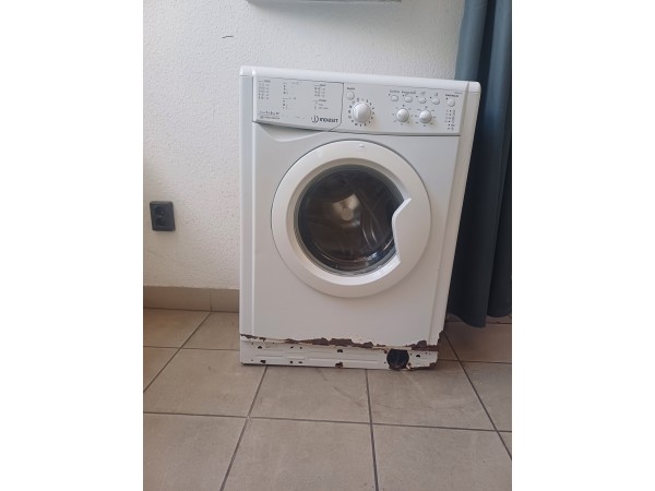 Használt Indesit IWUC 41051 Keskeny Elöltöltős Mosógép [H16451] 
