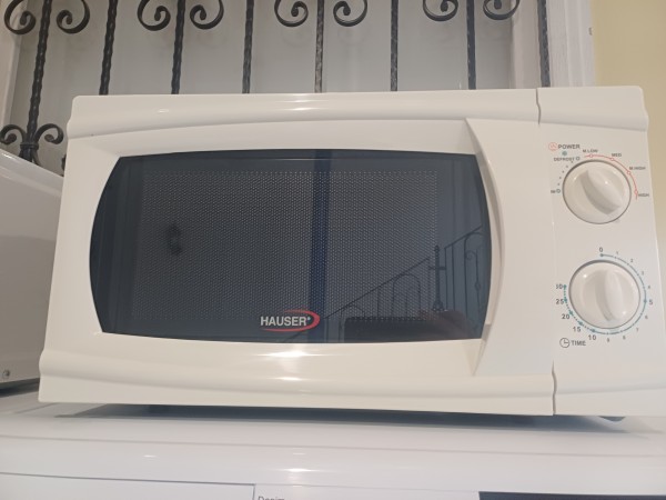 Használt Hauser MW-720 mikrohullámú sütő [H16845] 