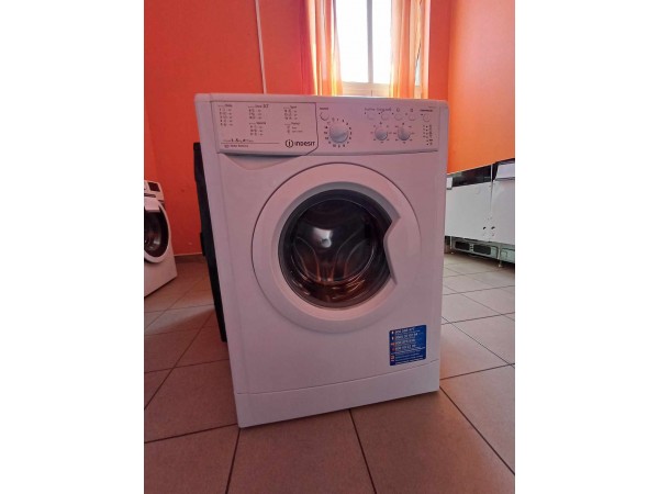 Használt Indesit IWSC51051 elöltöltős Keskeny Mosógép [H16968] 
