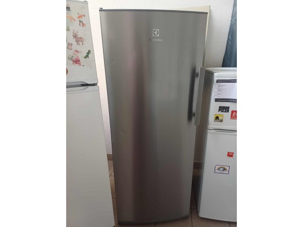 Használt Electrolux ERF3307AOX Normál Hűtőszekrény [KH177] 