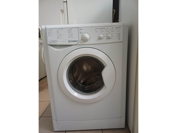 Használt Indesit IWSC51051 Elöltöltős Keskeny Mosógép [H17405] 