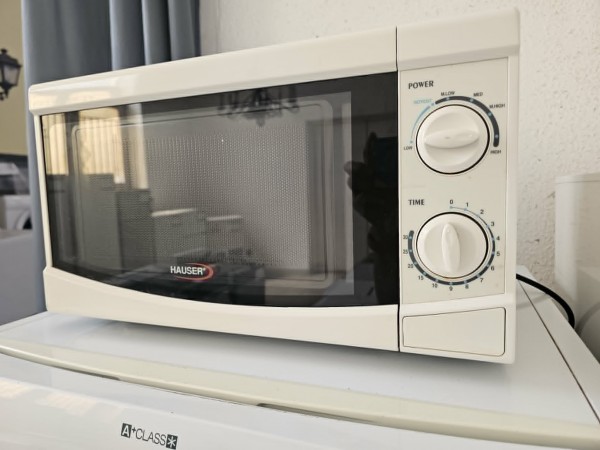 Használt Hauser MW-717 mikrohullámú sütő [H17767] 