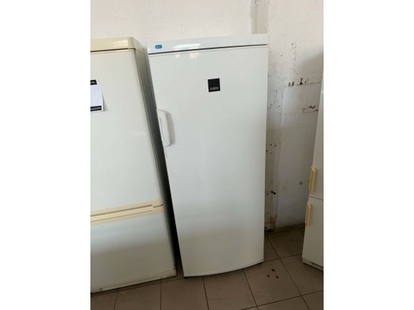 Használt Zanussi ZRA33100WA normál hűtőszekrény [H17890] 